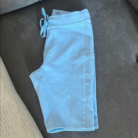 ALO Yoga Women's Light Blue Athletic Shorts - Picture 4 of 4